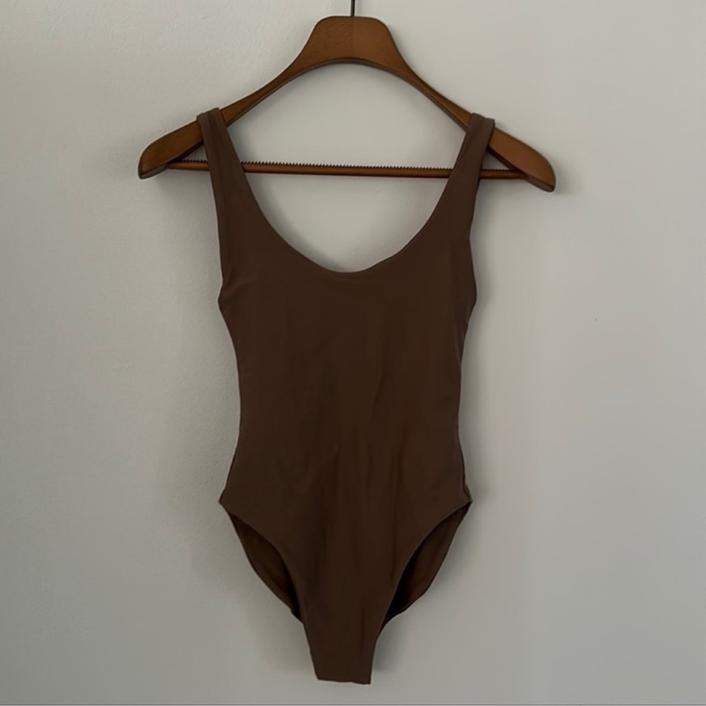 JADE SWIM Contour One Piece - Picture 2 of 6